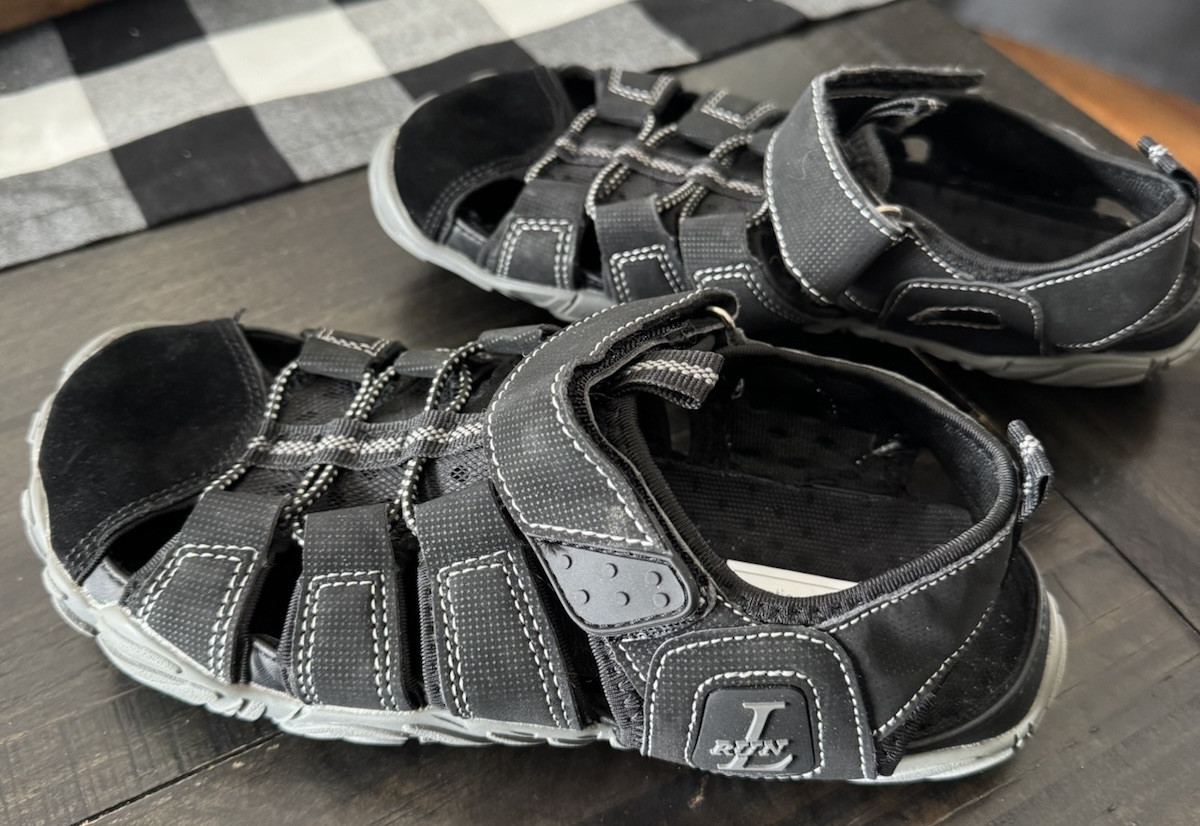Women’s Size 38 L-Run Black Hiking & Water Shoes (Size 7.5 See Chart)
