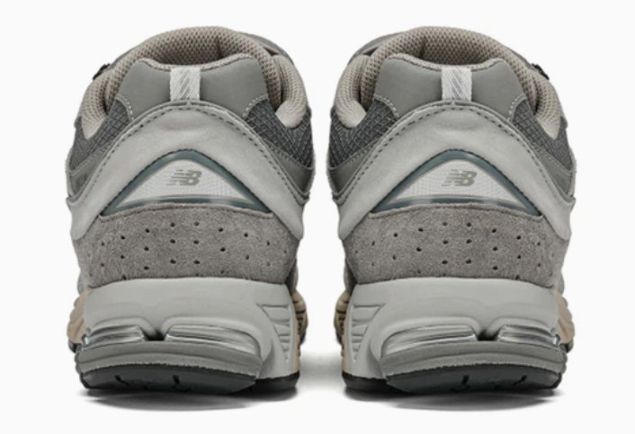 Sz 8 – New Balance 2002R ‘Pouch – Summer Fog’ M2002RVC