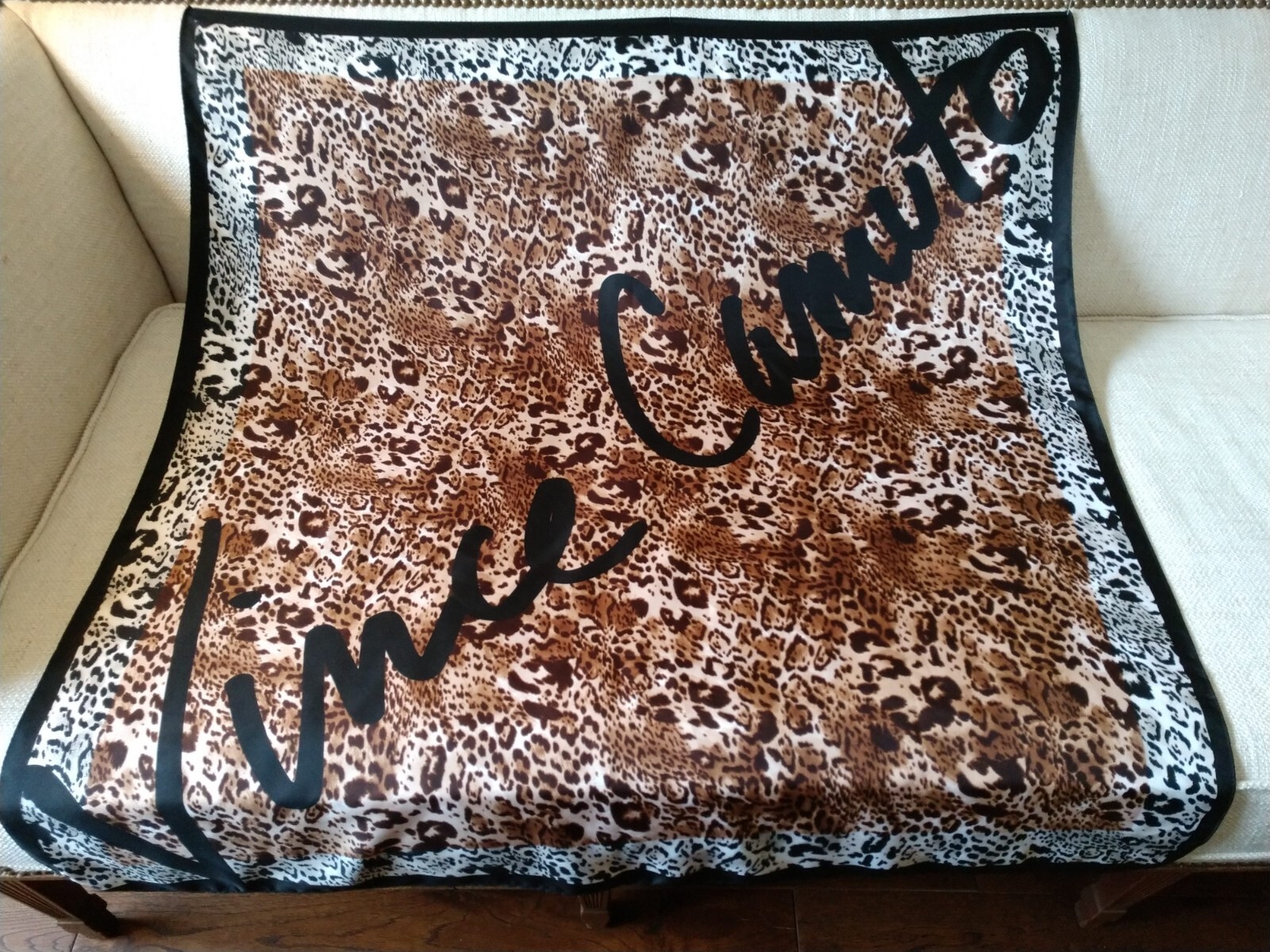 Vince Camuto Leopard Print Designer Signature Scarf 34 x 36 inch – New with tags