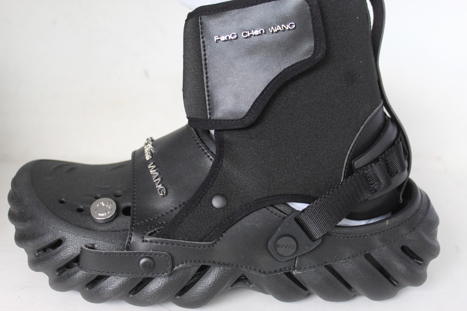Crocs Unisex Feng Chen WANG X Echo Black Durable Clogs Size M(9) W(11)