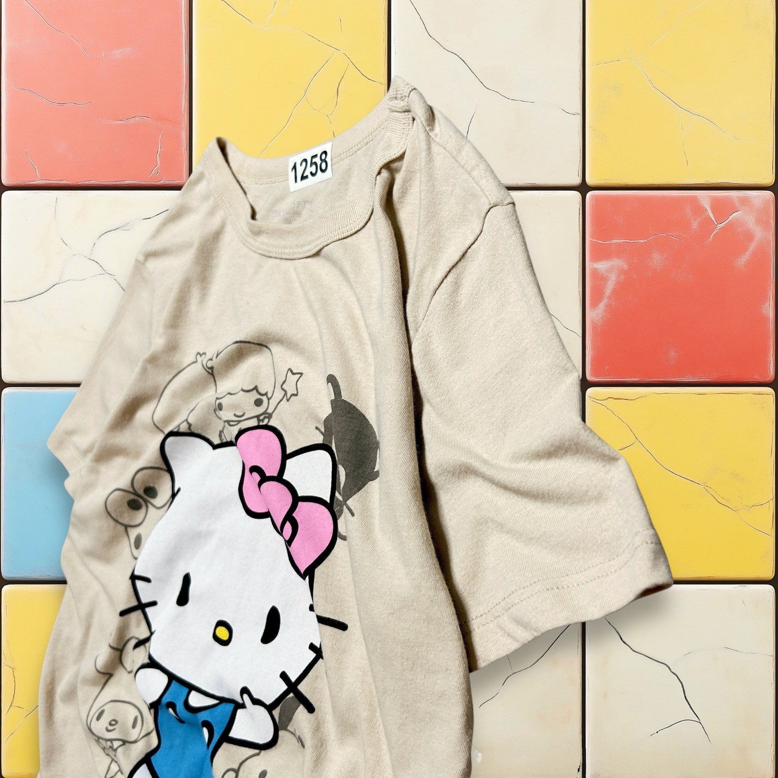 Y2K Hello Kitty Sanrio Tee Womens XS Beige Japan Kawaii Graphic Cartoon T-Shirt