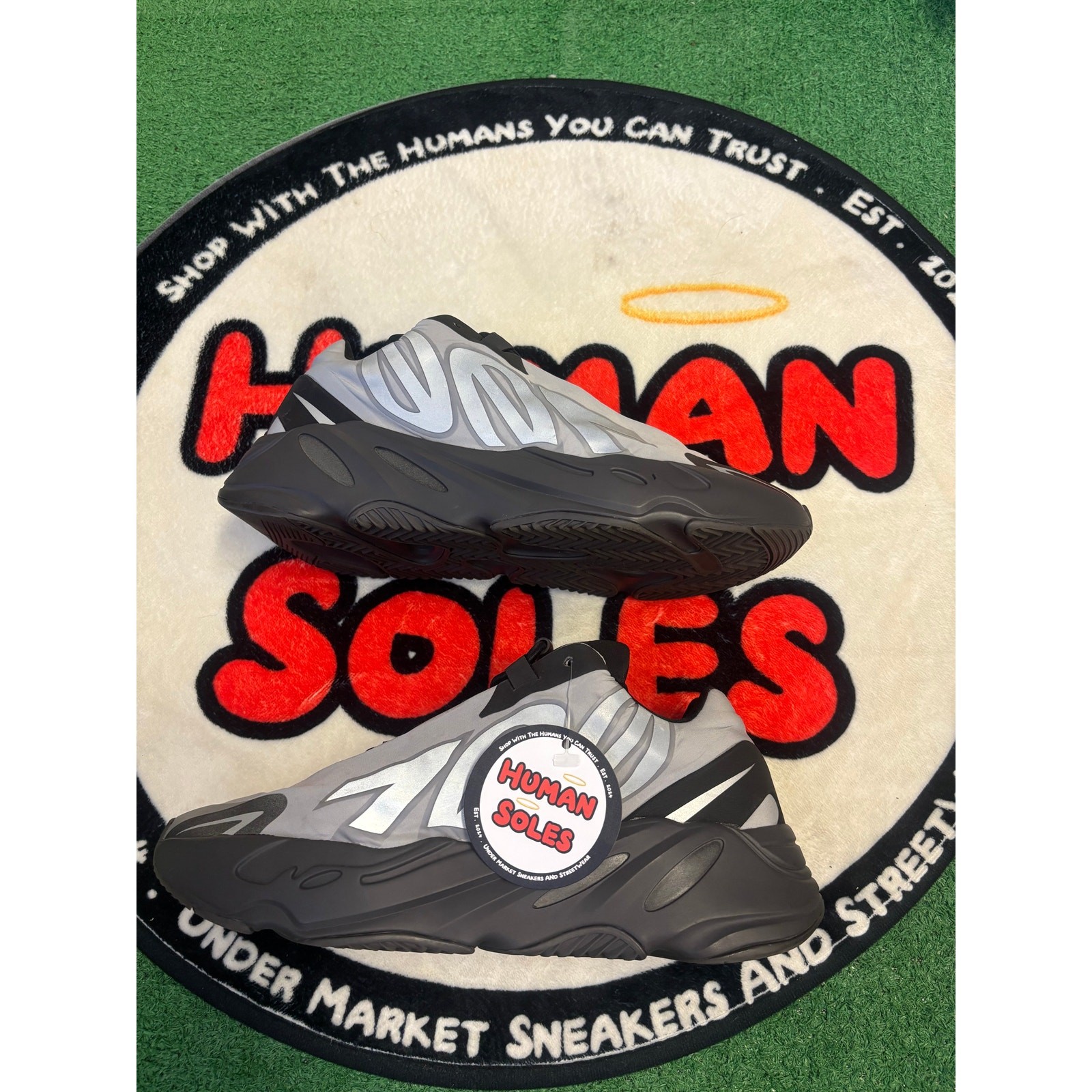 Yeezy Boost 700 ‘Metallic’|Size 10M