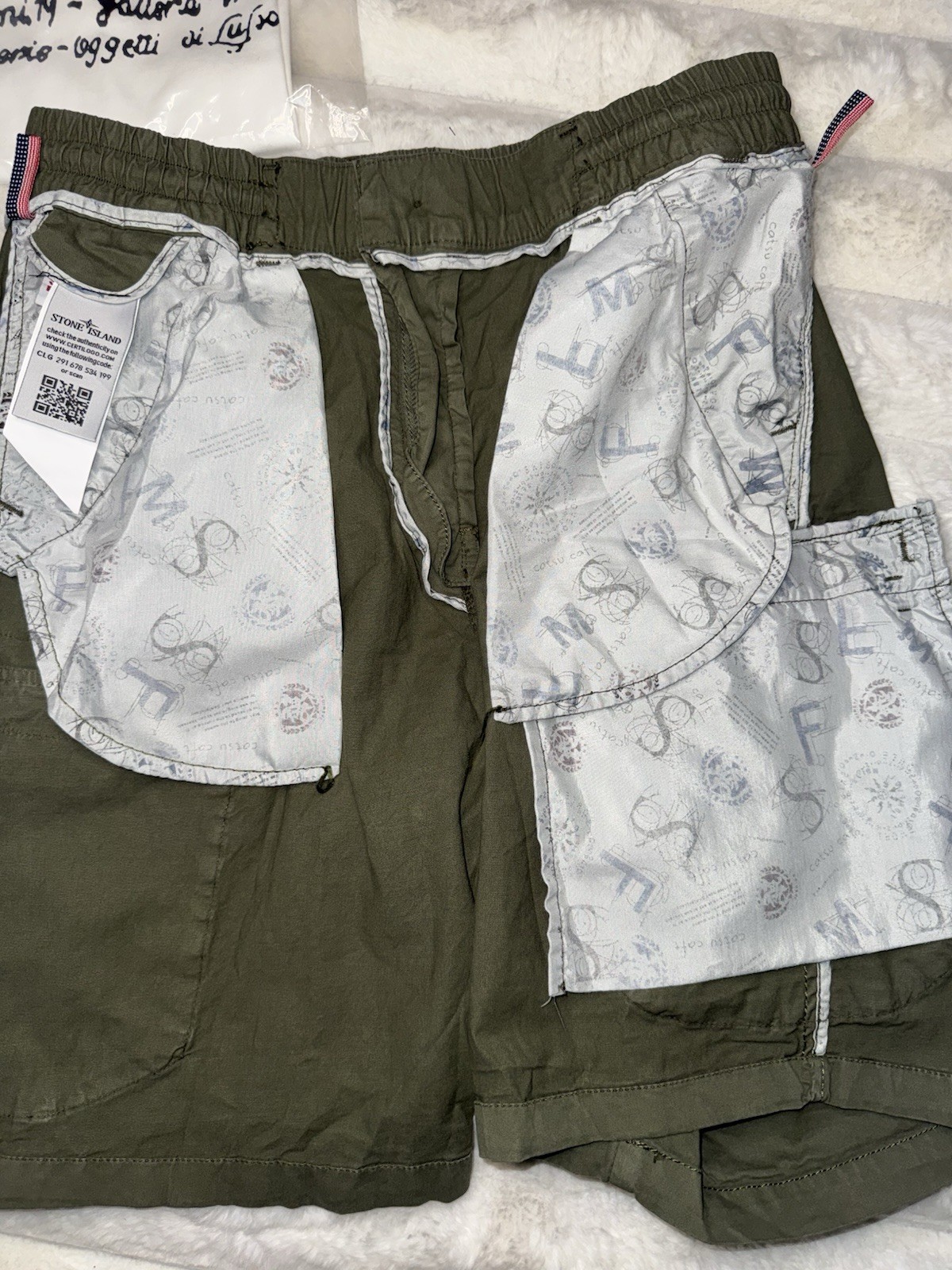 Stone Island Men’s Green Cotton Cargo Shorts Logo Badge Drawstring Cargo Pockets