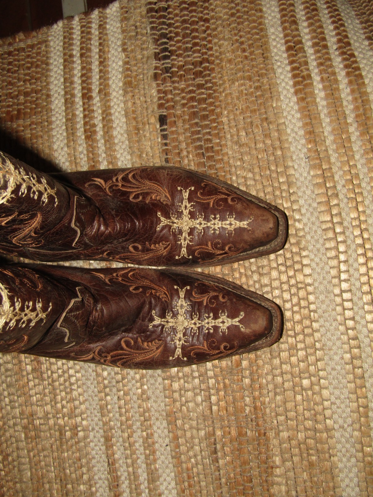 Circle G L5039 Chocolate Leather Snip Toe Embroidered Cross Boots Women’s 6 M