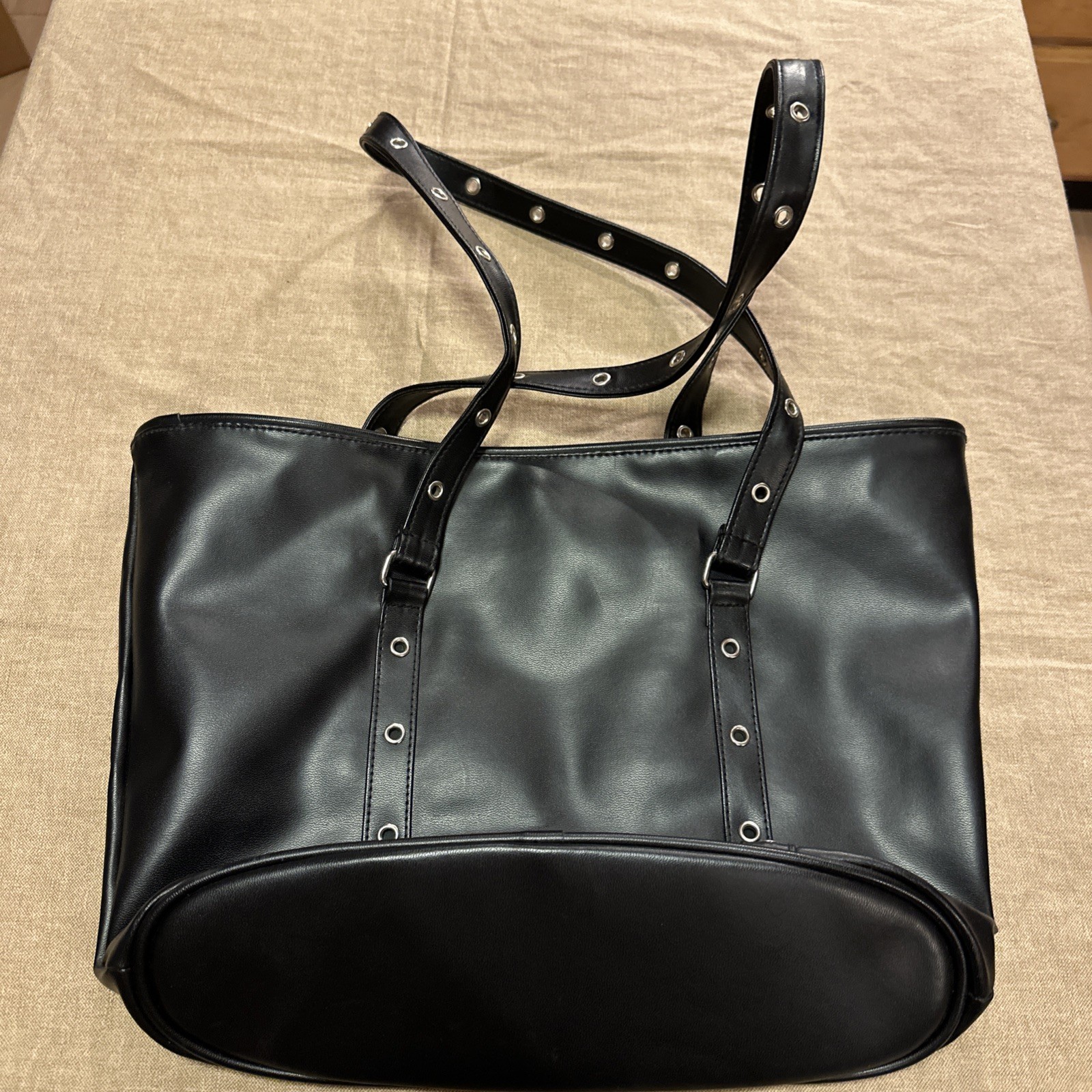 RARE Queen Band x We Will Rock You Limited Run Studded Purse w Logo Lining. NWOT