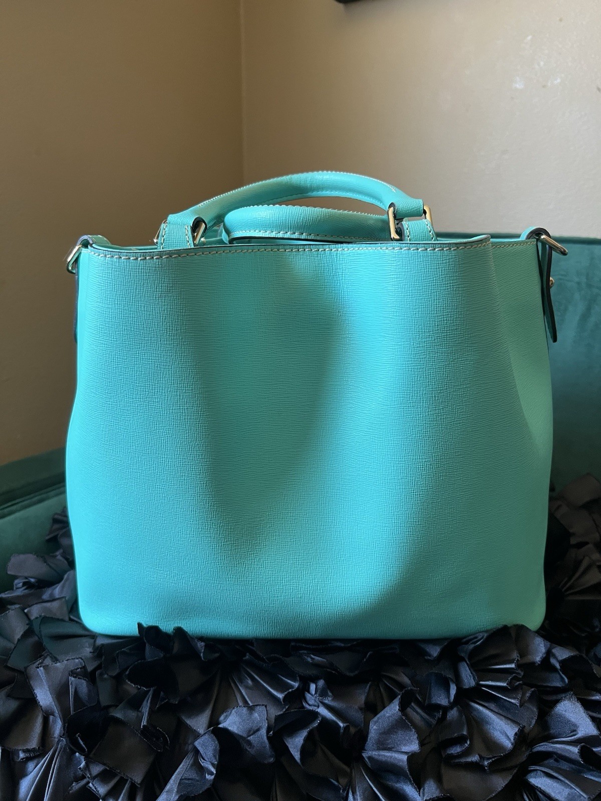 Dooney and Bourke Saffiano leather Barlow bag In Spearmint🎀