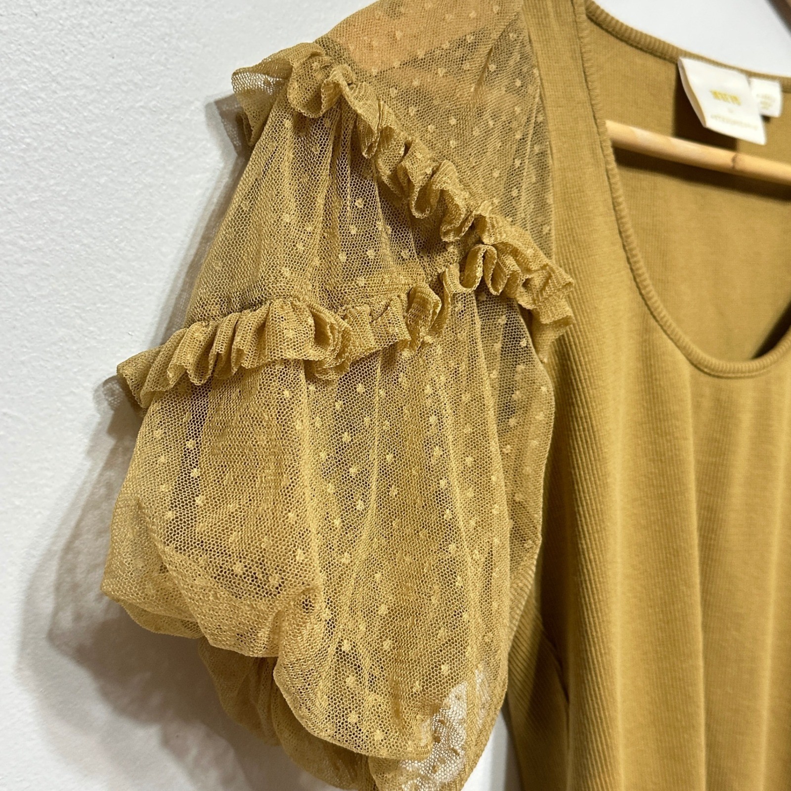 Maeve Anthropologie Mesh Puff Sleeve Top Size XS Ribbed Feminine Blouse Romantic