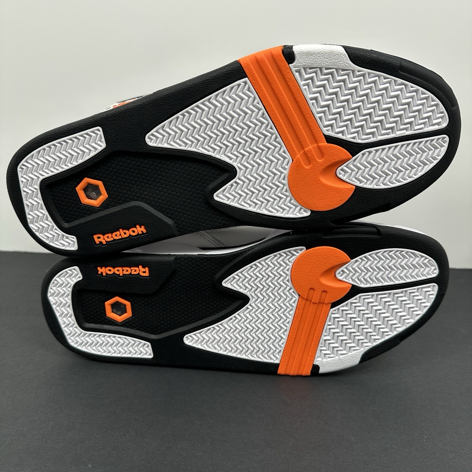 Reebok Pump Omni Zone II White Black Orange Shoes G57540 Men’s Size 8.5