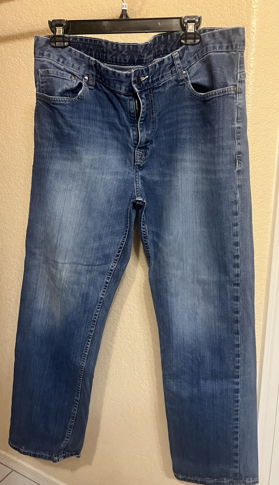 Calvin Klein Men’s Blue Medium Wash Straight Fit Denim Jeans 5-Pocket Zip/Button