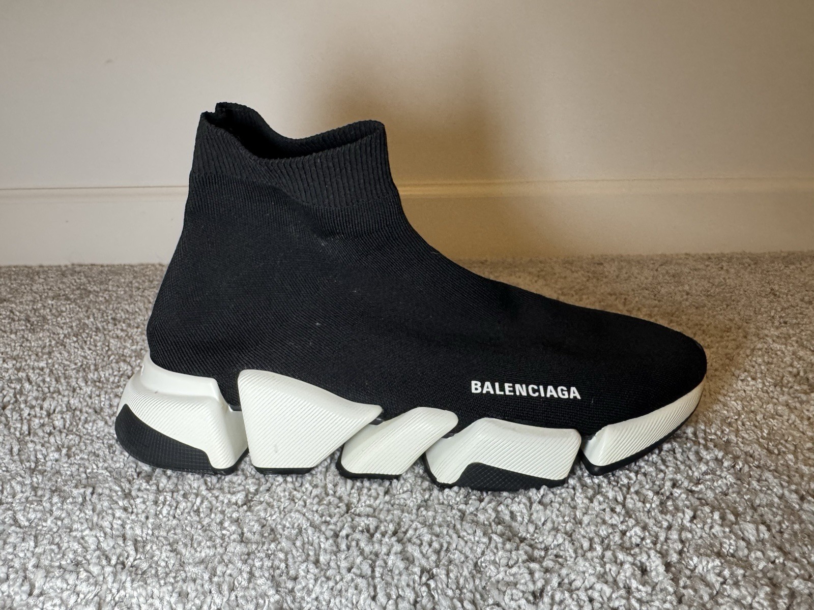 Size 42 EU / 10 US – Balenciaga Speed 2.0 Sock Runner Sneakers Black/White