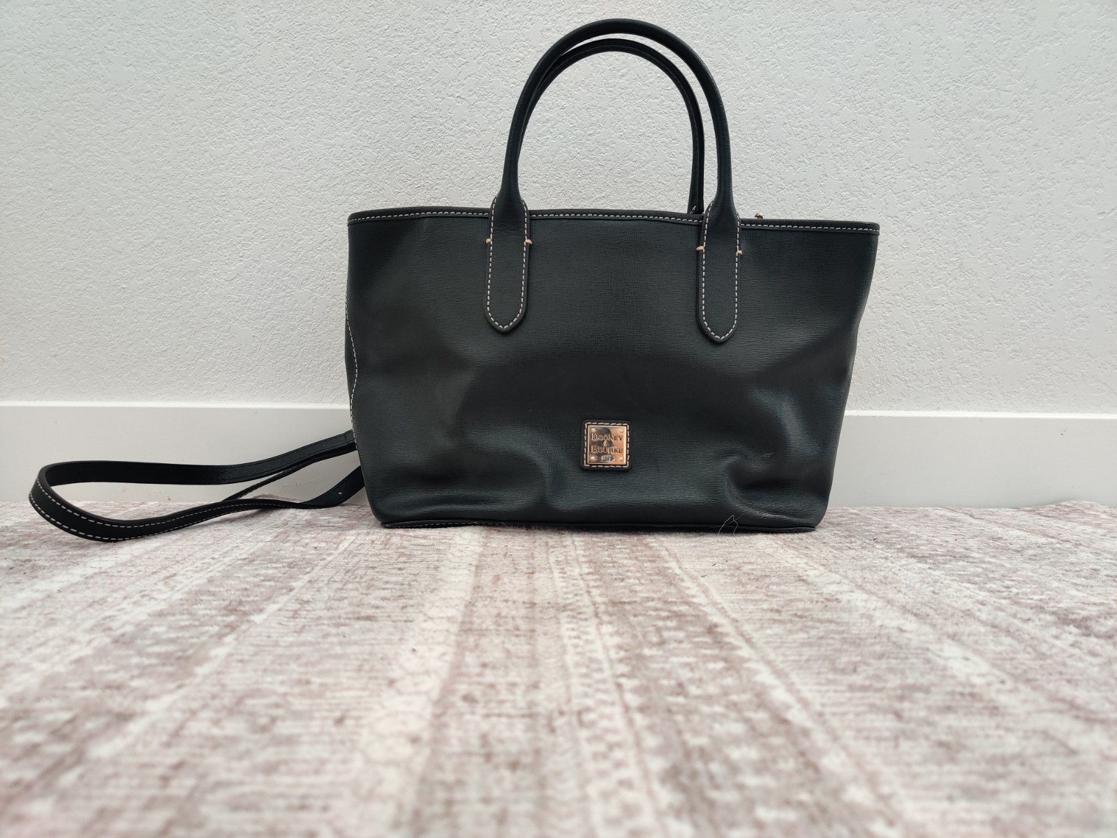 Dooney & Bourke Women’s Black Tote Double Handles Red Lining Inner Pockets
