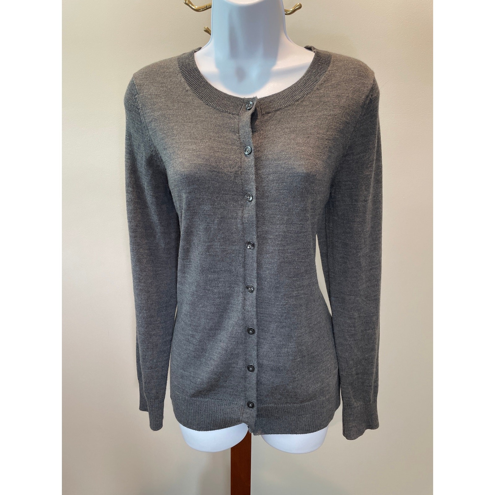 Banana Republic 100% Merino Wool Extra‑Fine Lightweight Gray Cardigan – Size M