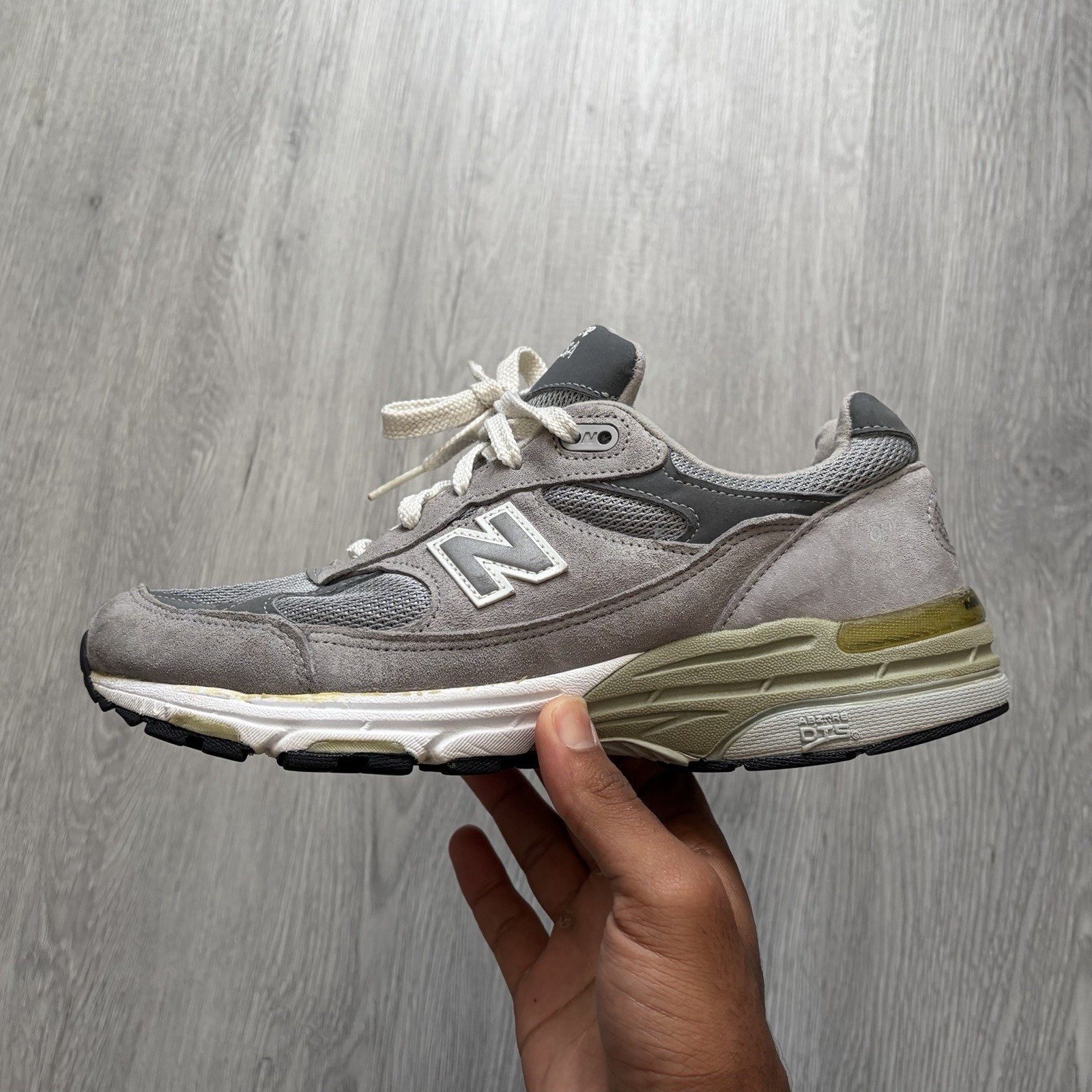 New Balance 993 Made in USA Grey/White Womens Sz 8.5 Low Top Running Sneakers