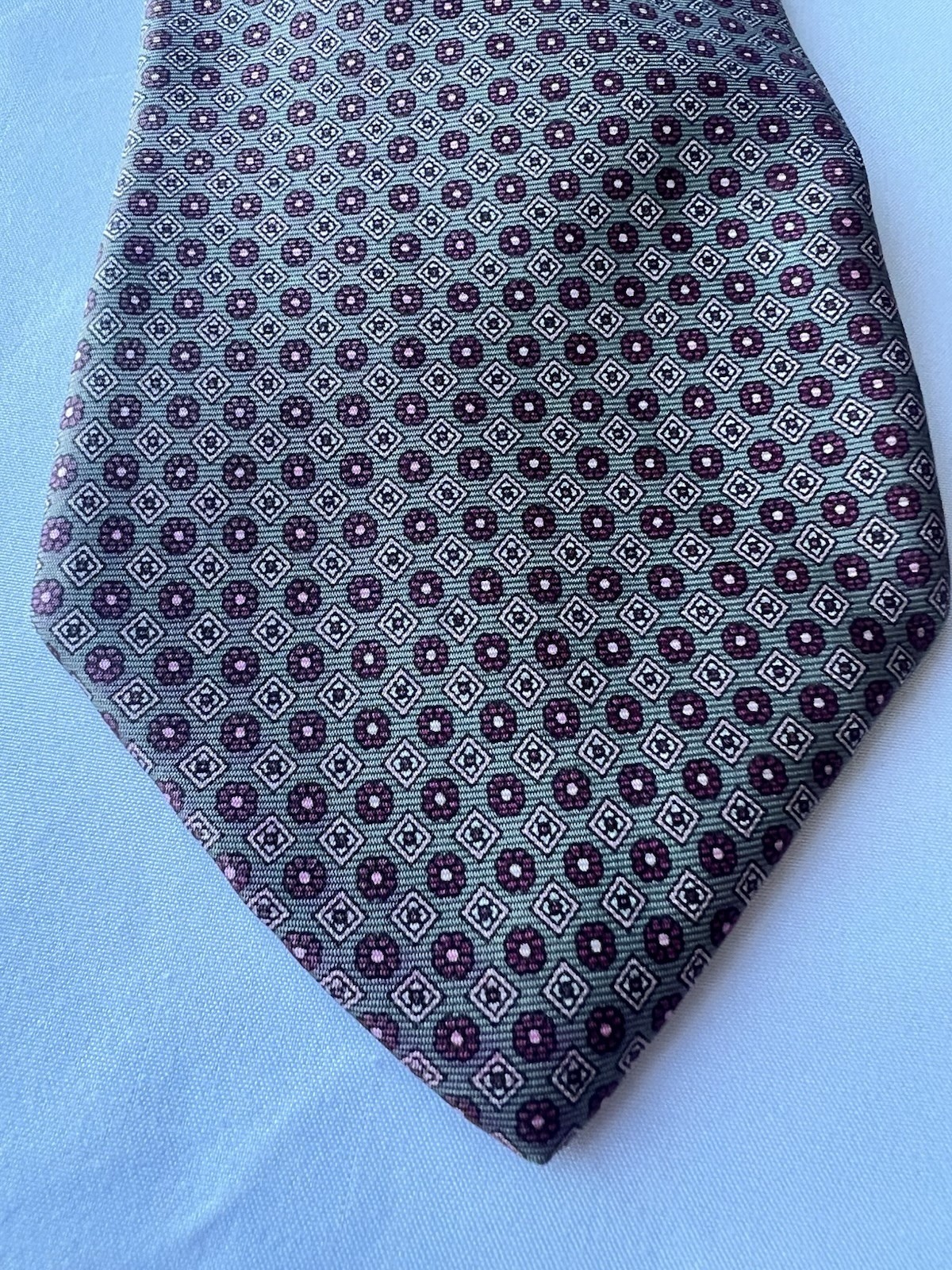 VTG Yves Saint Laurent Men’s 100% Silk Tie Gray Purple White Geometric