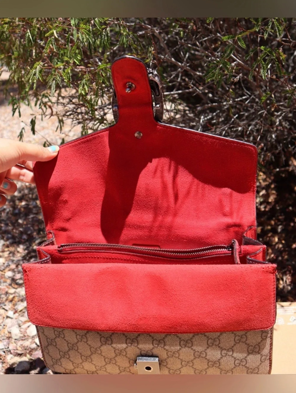 GUCCI BEIGE GG SUPREME CANVAS SHOULDER BAG WITH RED ACCENT