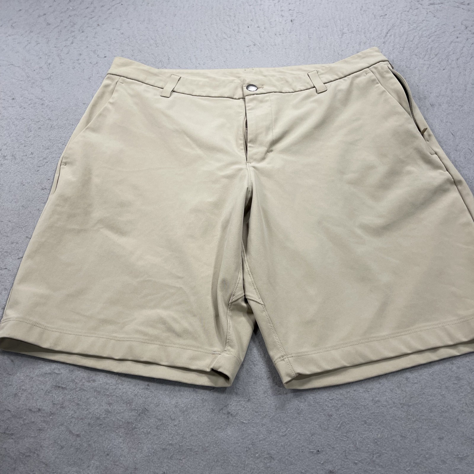 Lululemon Shorts Mens 34 Beige Chino Commission Classic 10 In Warpstreme Golf