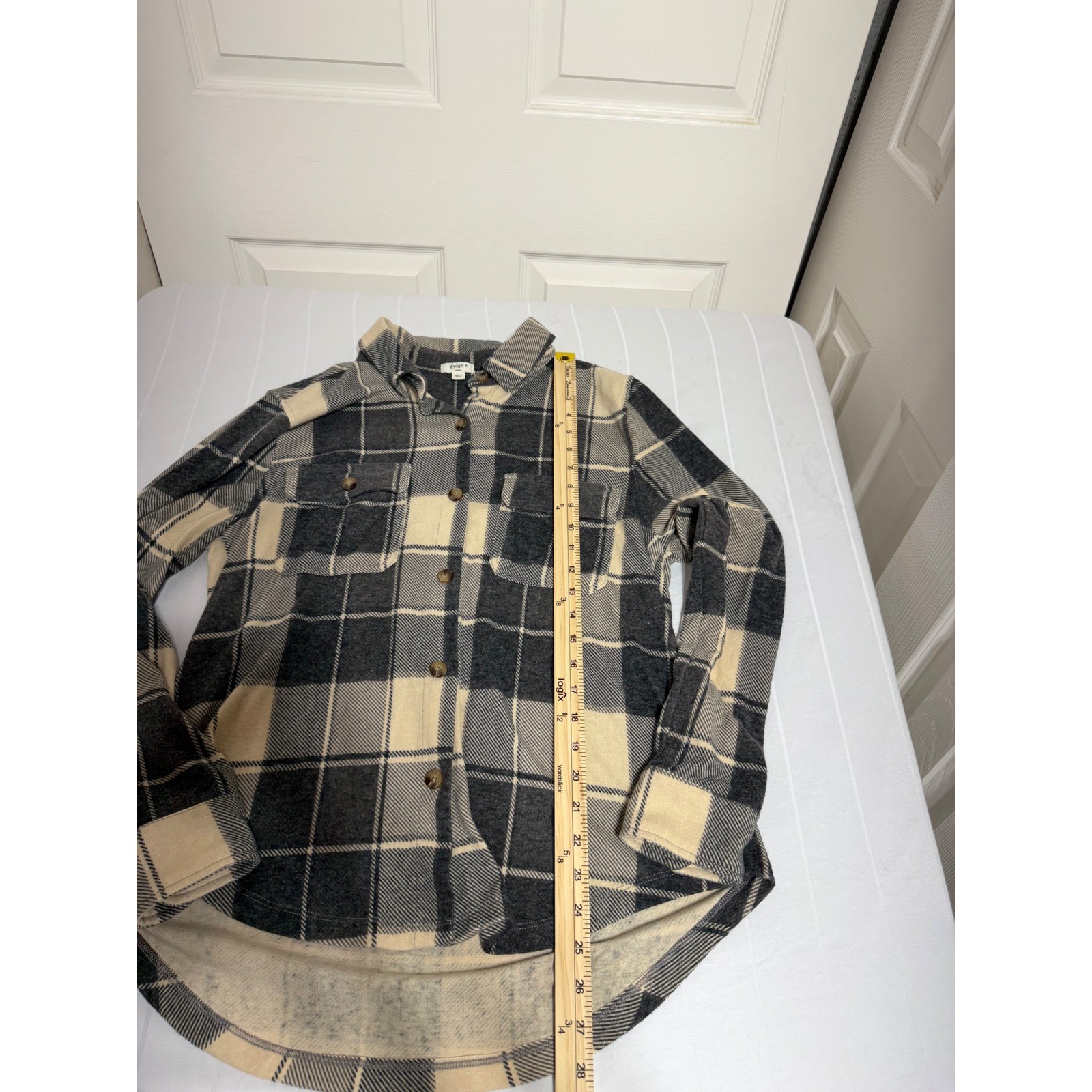 Dylan by True Grit Plaid Button Down Shirt Grey Cream Flannel Small High Low Hem