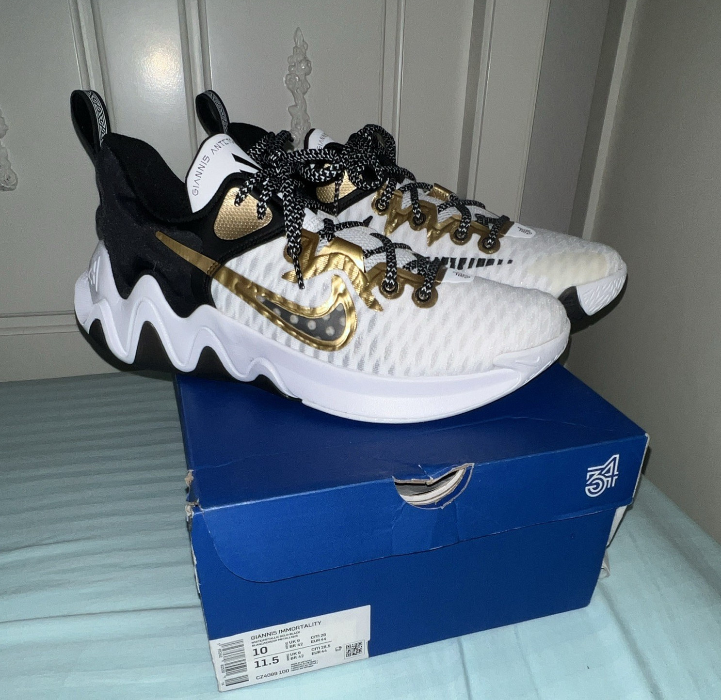 Nike Men’s Giannis Immortality ‘Championship’ Athletic Sneakers White/Gold/Black