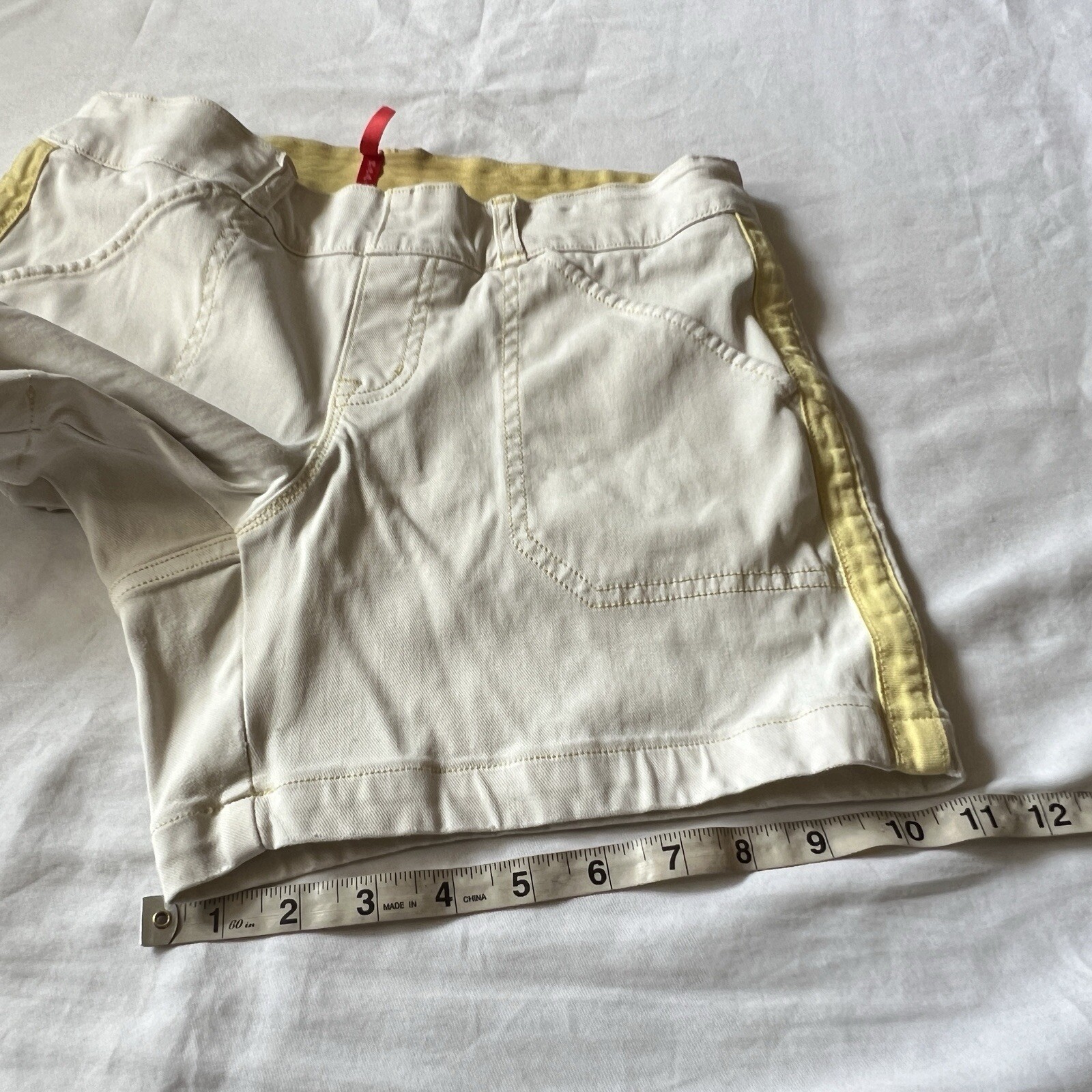 Spanx Stretch Twill Shorts Pull On Ivory W/Yellow Trim Women’s Size SP 26W
