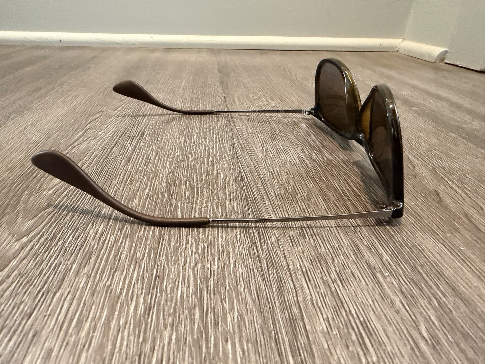 Authentic RAY-BAN ERIKA RB4171 710/T5 WOMEN’S POLARIZED SUNGLASSES 54mm Lens