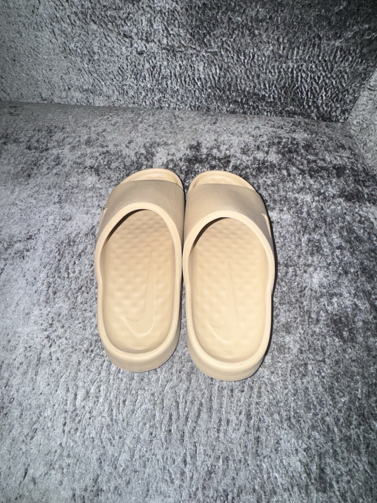 Nike Men’s 2.0 CALM SLIDES US 7 Slip-On khaki color