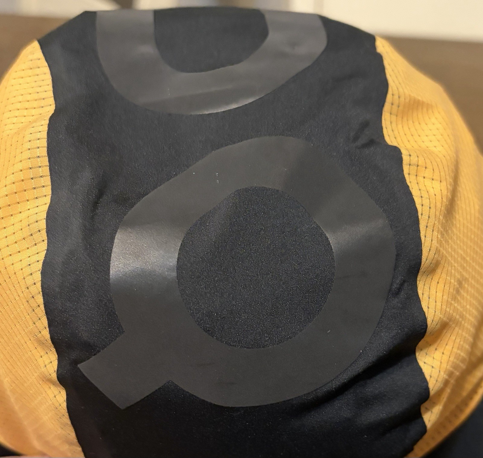 On Running Utility Zero Cap Mango Black Unisex Outdoor On Cloud 3 Panel Hat