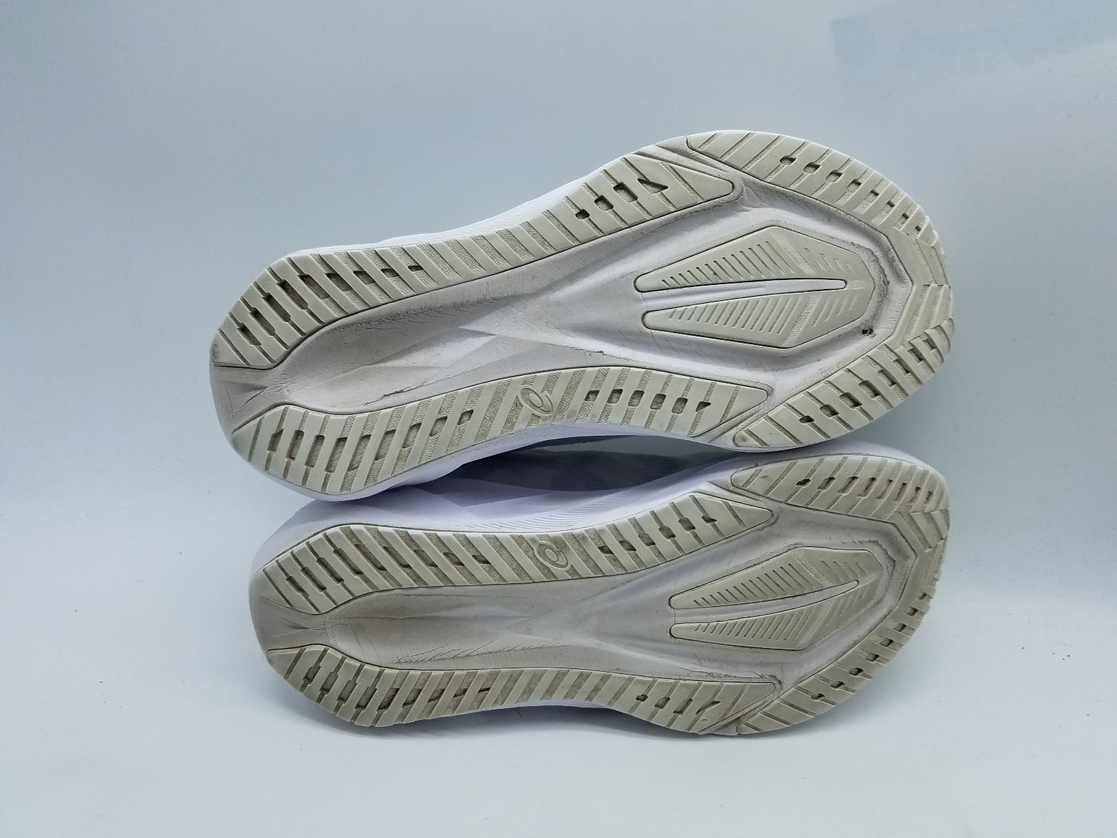Asics Novoblast 5 Men’s Size 9.5 Running Shoes White