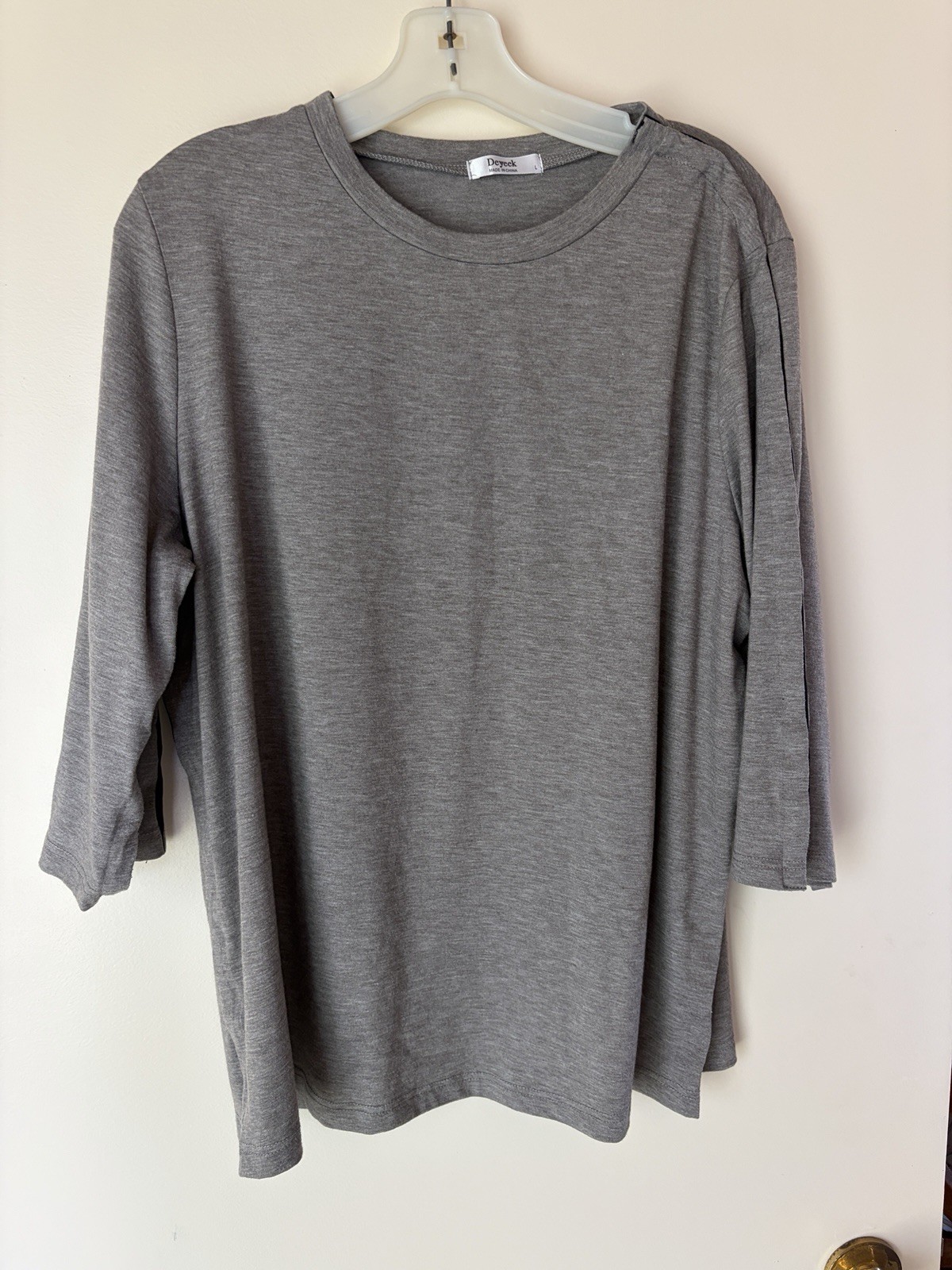 Postoperative Women’s Shirt Snap Closures On Side and Arms Size Large