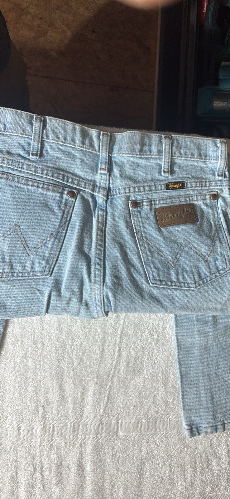 Wrangler Cowboy Cut Men’s Light Wash Blue Straight Fit Denim Jeans 5-Pocket