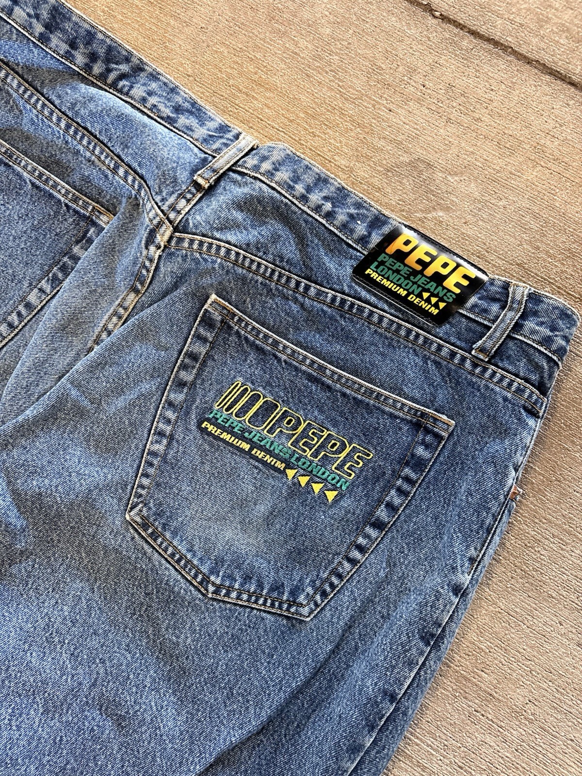 Pepe Jeans Men’s Blue Medium Wash Straight Regular Fit Mid Rise 5-Pocket Jeans