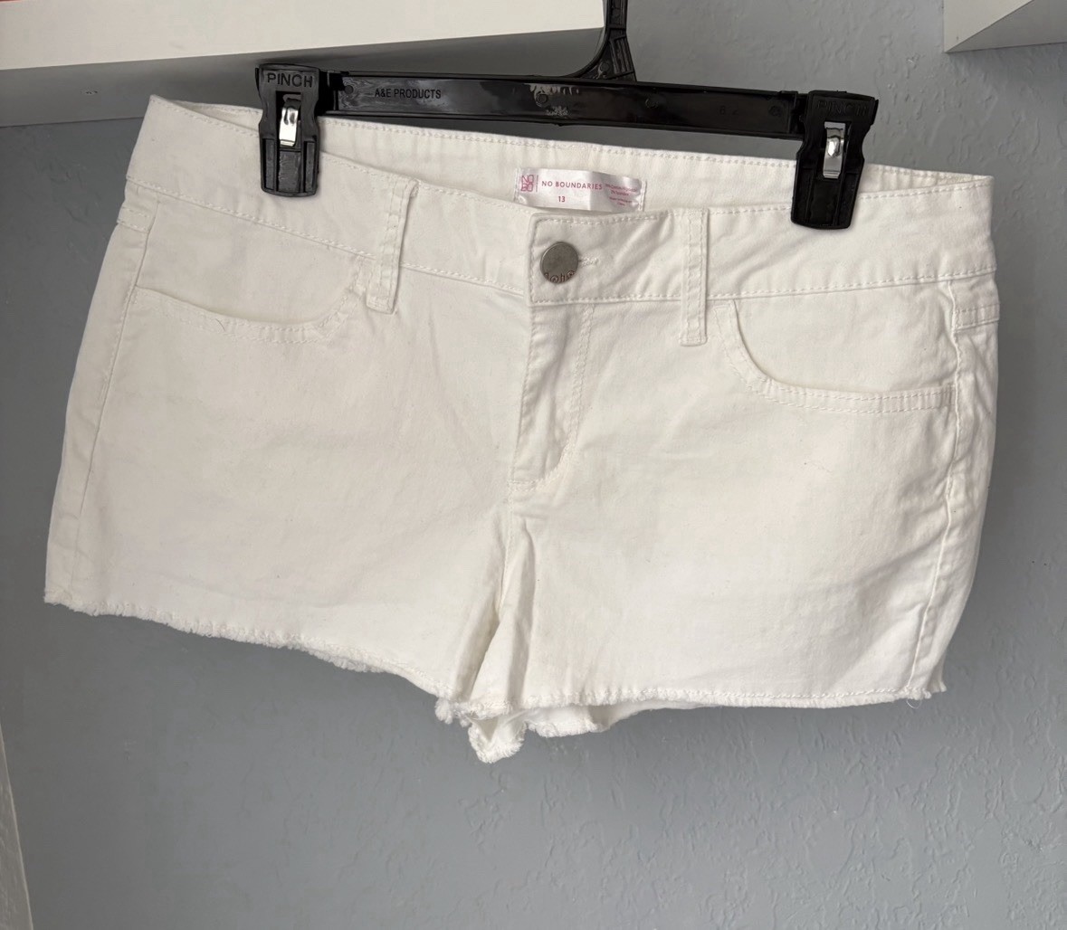 No Boundaries White Denim Shorts Size L (13) Frayed Hem Summer Jean Shorts