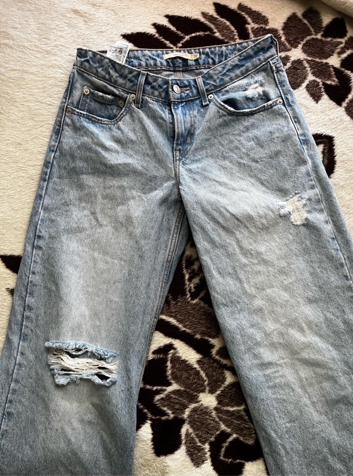 Levi’s Jeans Womens 27×32 Low Loose Straight Blue Light Wash Relaxed Denim