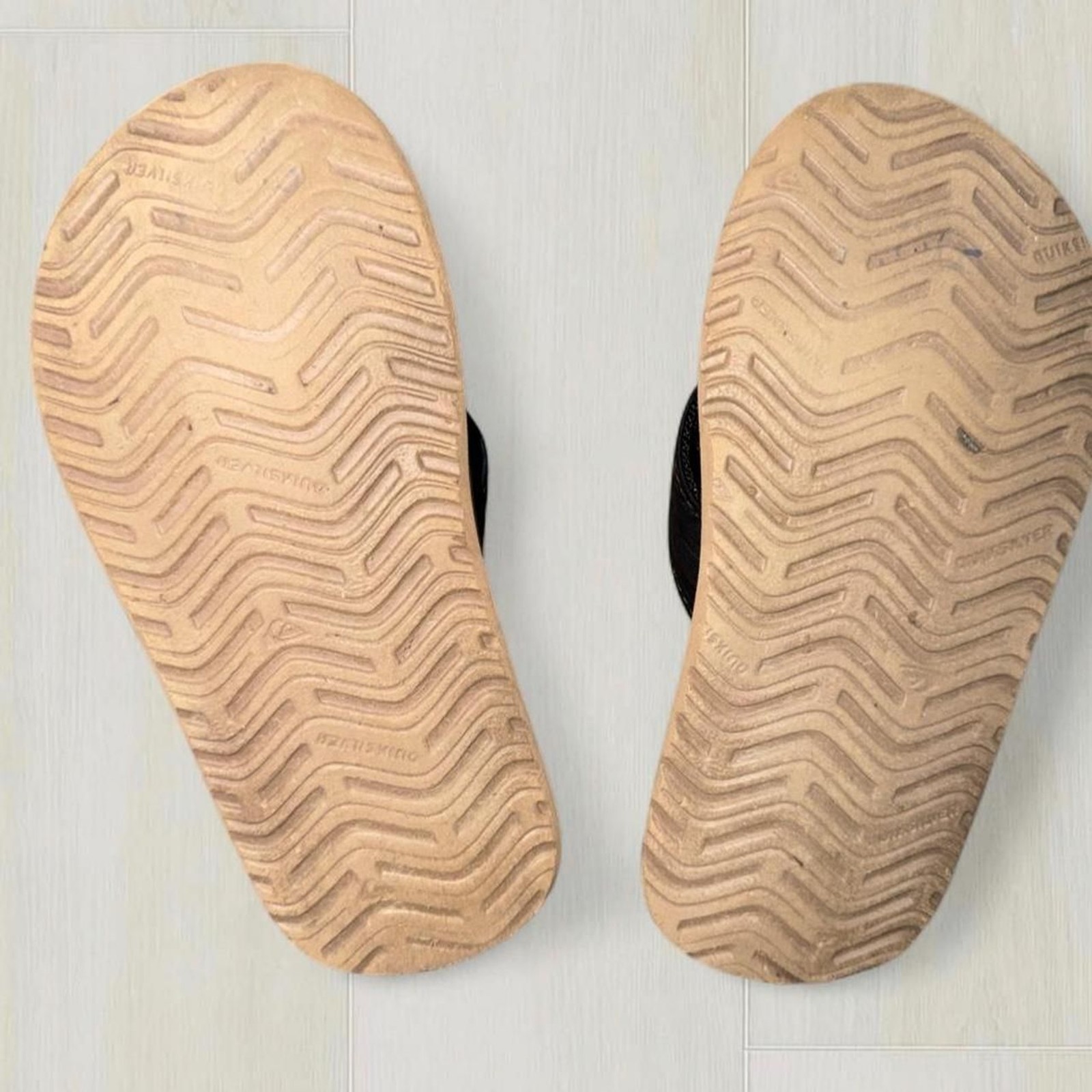 Quiksilver Women’s Black and Grey Flipflops