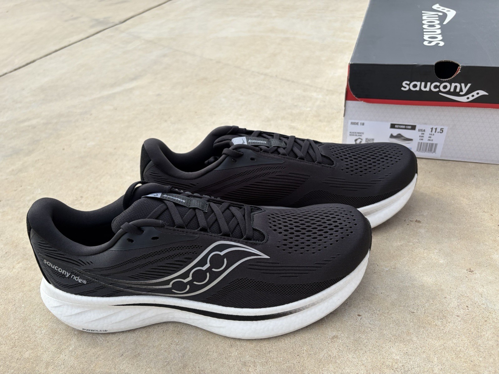 Saucony Ride 18 Men’s Running Shoes Black/White, Size 11.5