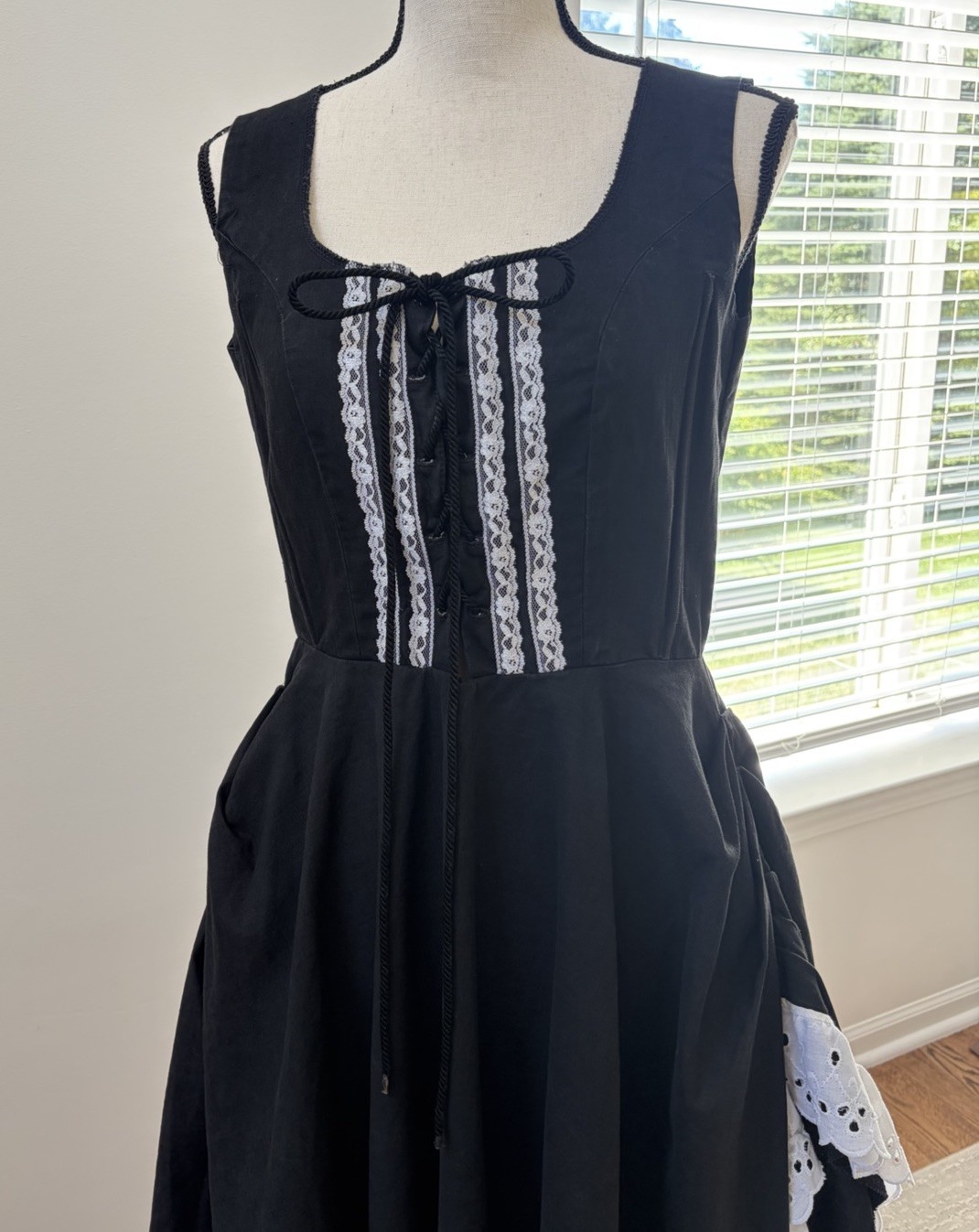 Black White Octoberfest Midi Dress Lace Button M Lolita Cosplay Dancing Milkmaid