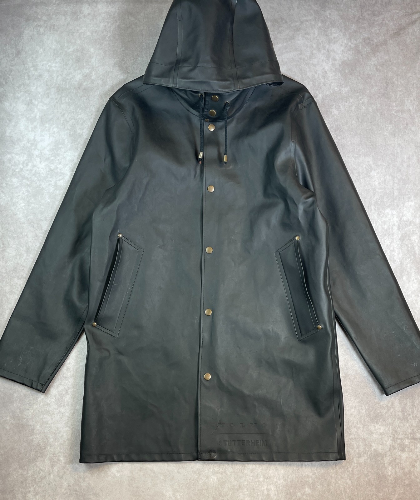Stutterheim x Volvo Raincoat Jacket Mens Small Black Waterproof Hooded Limited