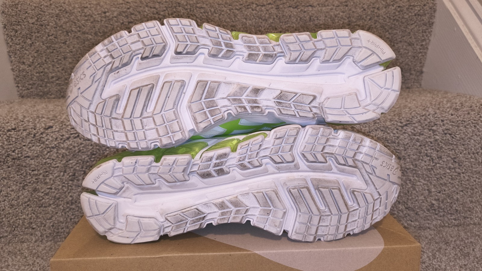 asics Gel quantum 180 Hazard Green Men 10.5 Women 12