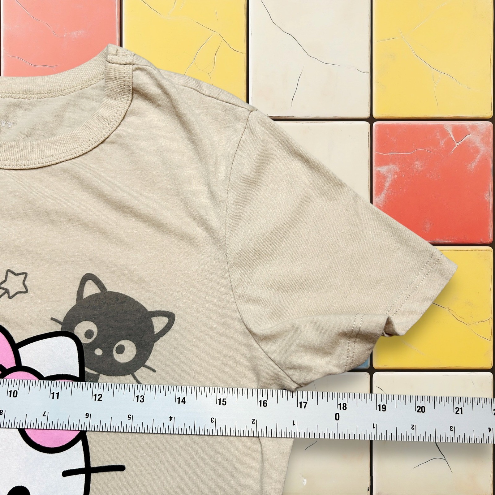 Y2K Hello Kitty Sanrio Tee Womens XS Beige Japan Kawaii Graphic Cartoon T-Shirt