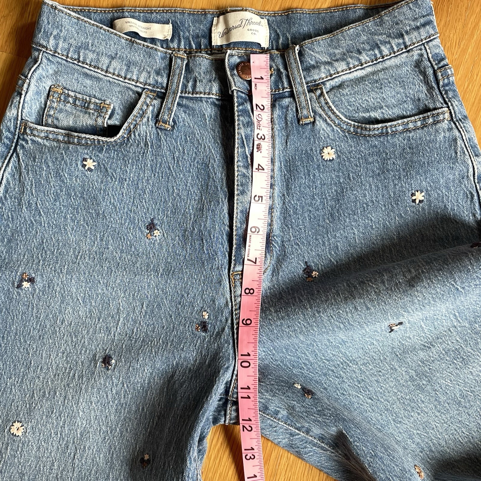 Universal Thread Vintage Straight Jeans Women’s 2/26R Light Wash Blue
