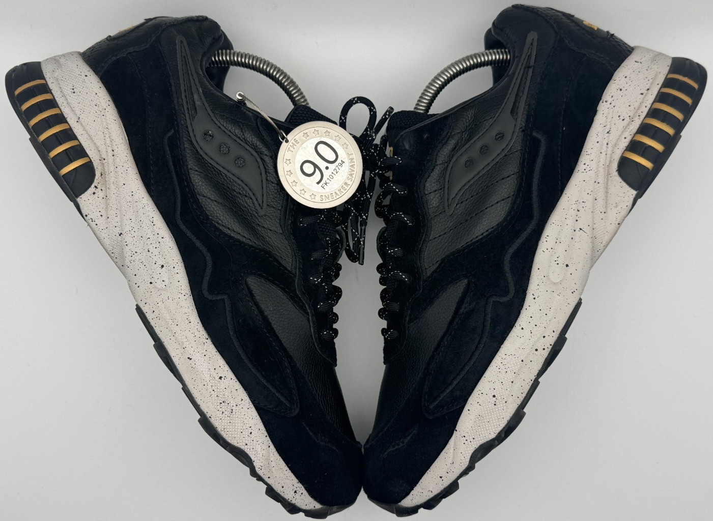 Saucony 3D Grid Hurricane Las Vegas Black/Gold S70702 1 2022 sz9 TSS Grade9.0/10