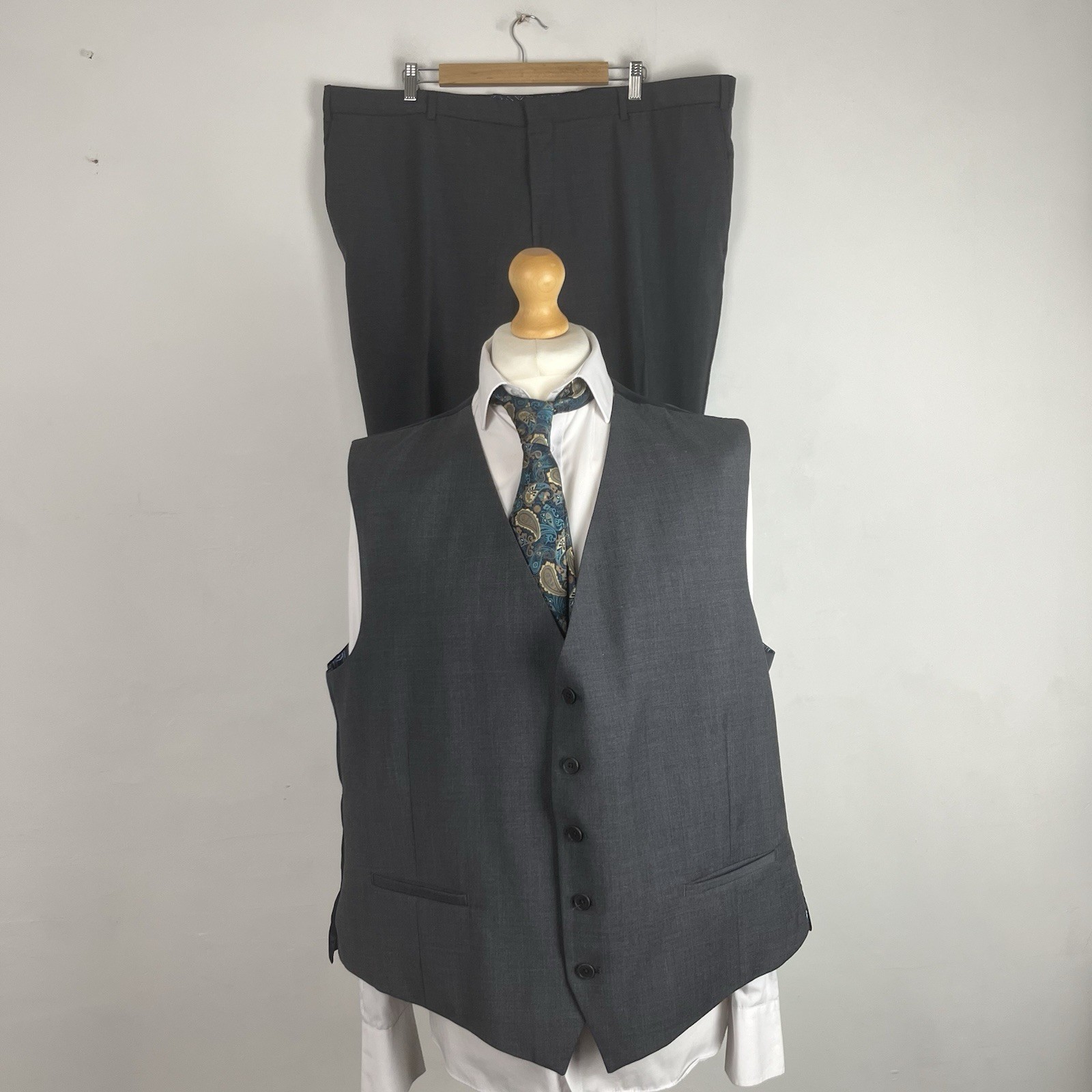 Ted Baker 3 Piece Suit Men’s Dark Grey 50S Jacket 44W 29L Trousers Slim Fit