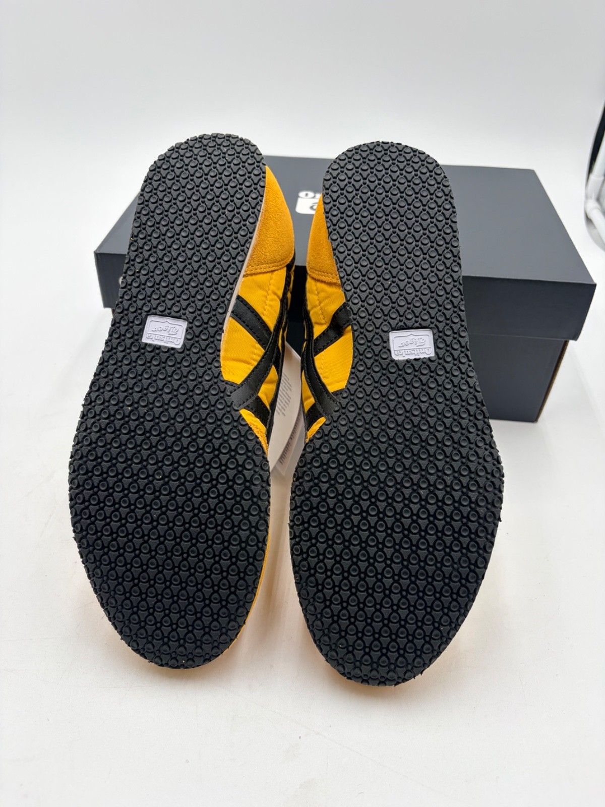 【NEW】Onitsuka Tiger SERRANO Yellow/Black Daily Sneaker (Men’s US 9) From US
