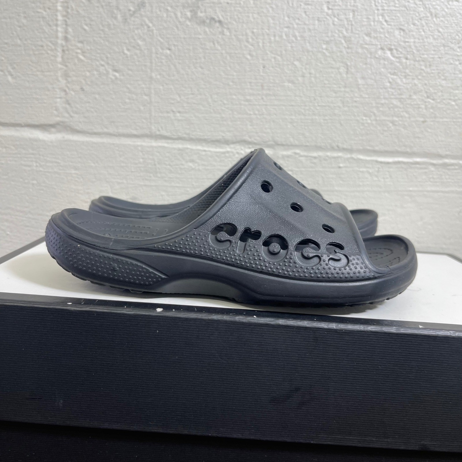 Crocs Baya Slide Sandals Black Comfort Slip On Unisex Women’s 7 Men’s 5