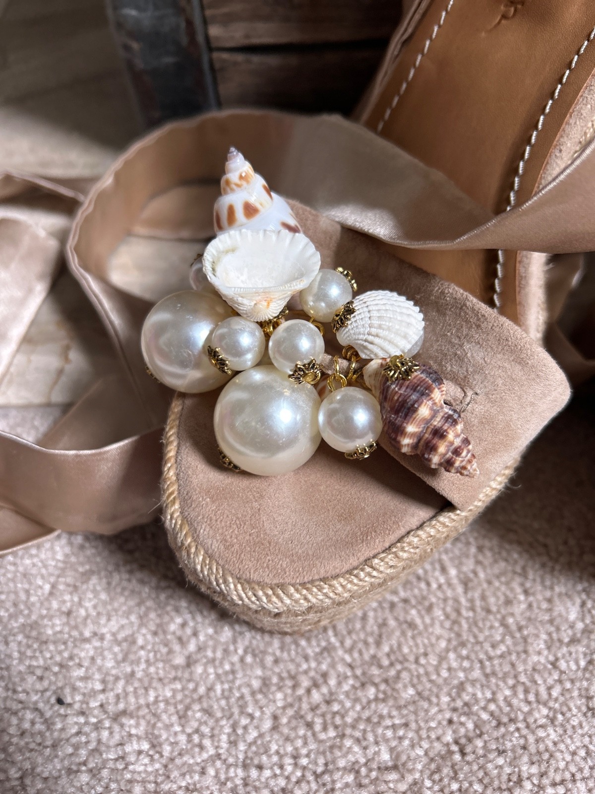 NEW $650 ALAMEDA TURQUESA Shell Wedge Espadrille Sandals – Sand – EU 39 / US 8.5