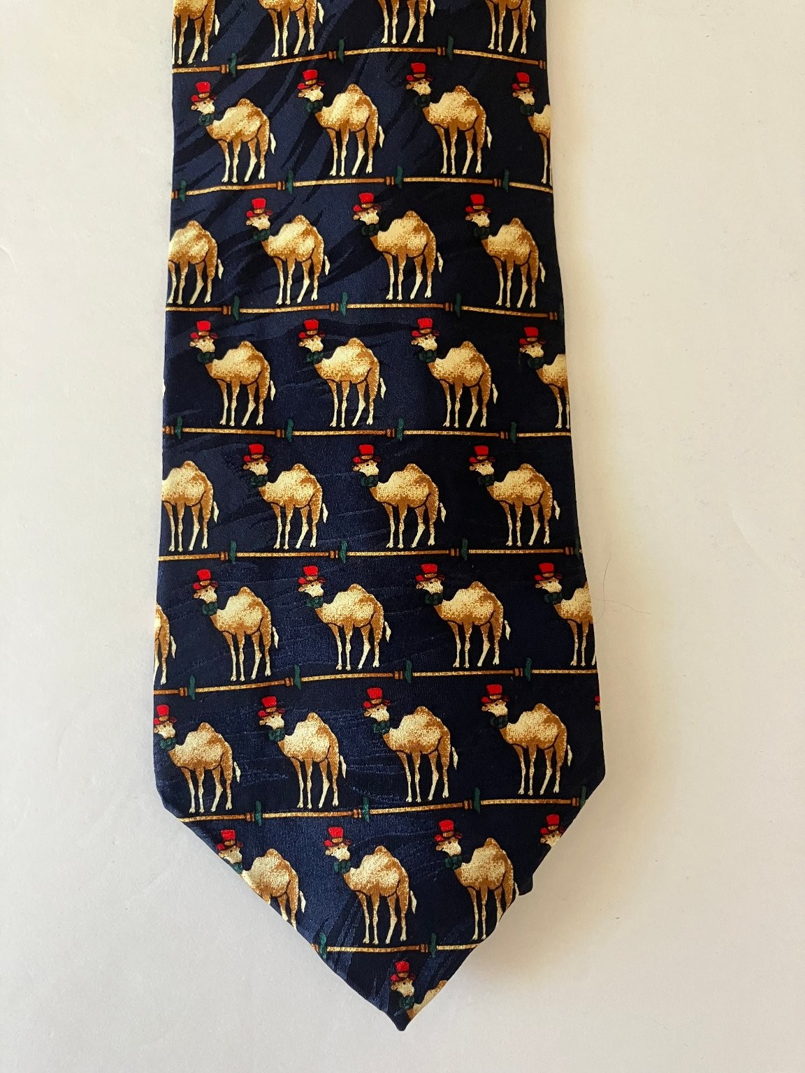 Museum Artifacts Men’s Necktie Tie Multicolor Camel Top Hat Repeat 57″