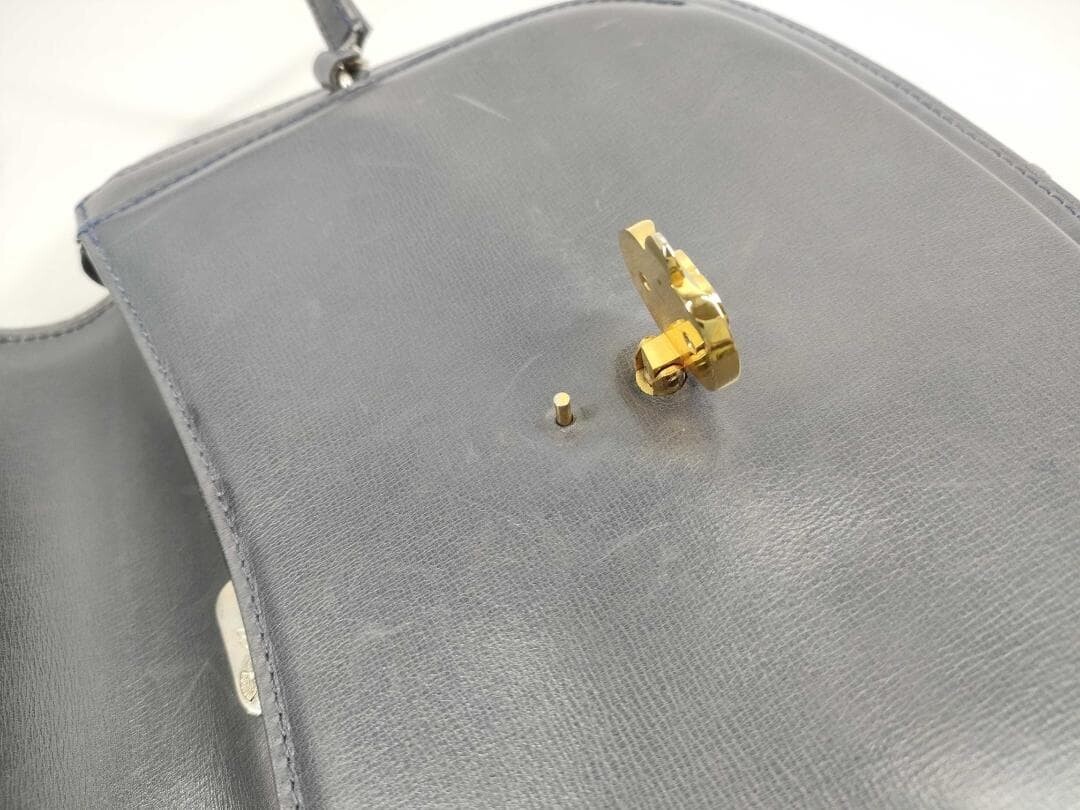 Gucci Vintage Black Leather Shoulder Bag Gold Tone Hardware Flap Clasp Auth