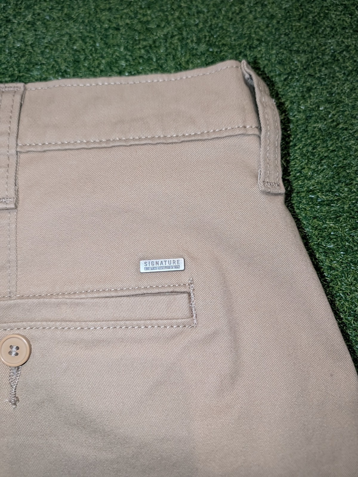 Signature by Levi Strauss Chino Shorts Mens 38 Tan Khaki Flex 10.5 Inseam NWT