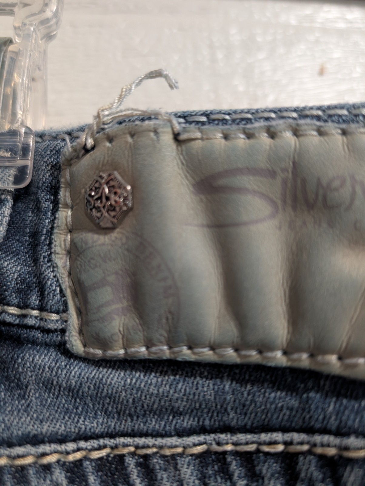 Silver Jeans Co Suki Mid Capri Jeans W34 Studded Distressed Pocket Stretch Blue