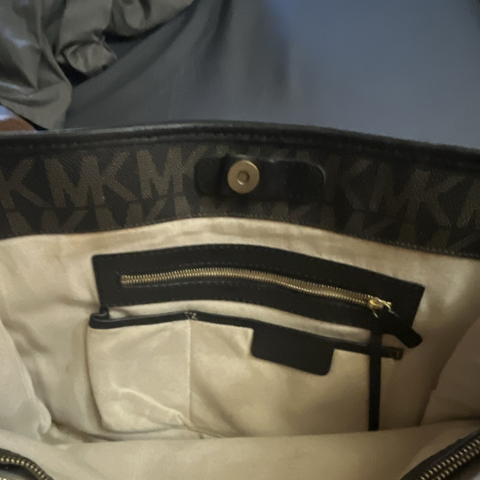 Michael Kors Logo Tote Bag Brown/Black Gold Hardware Zip/Snap Lined Pockets