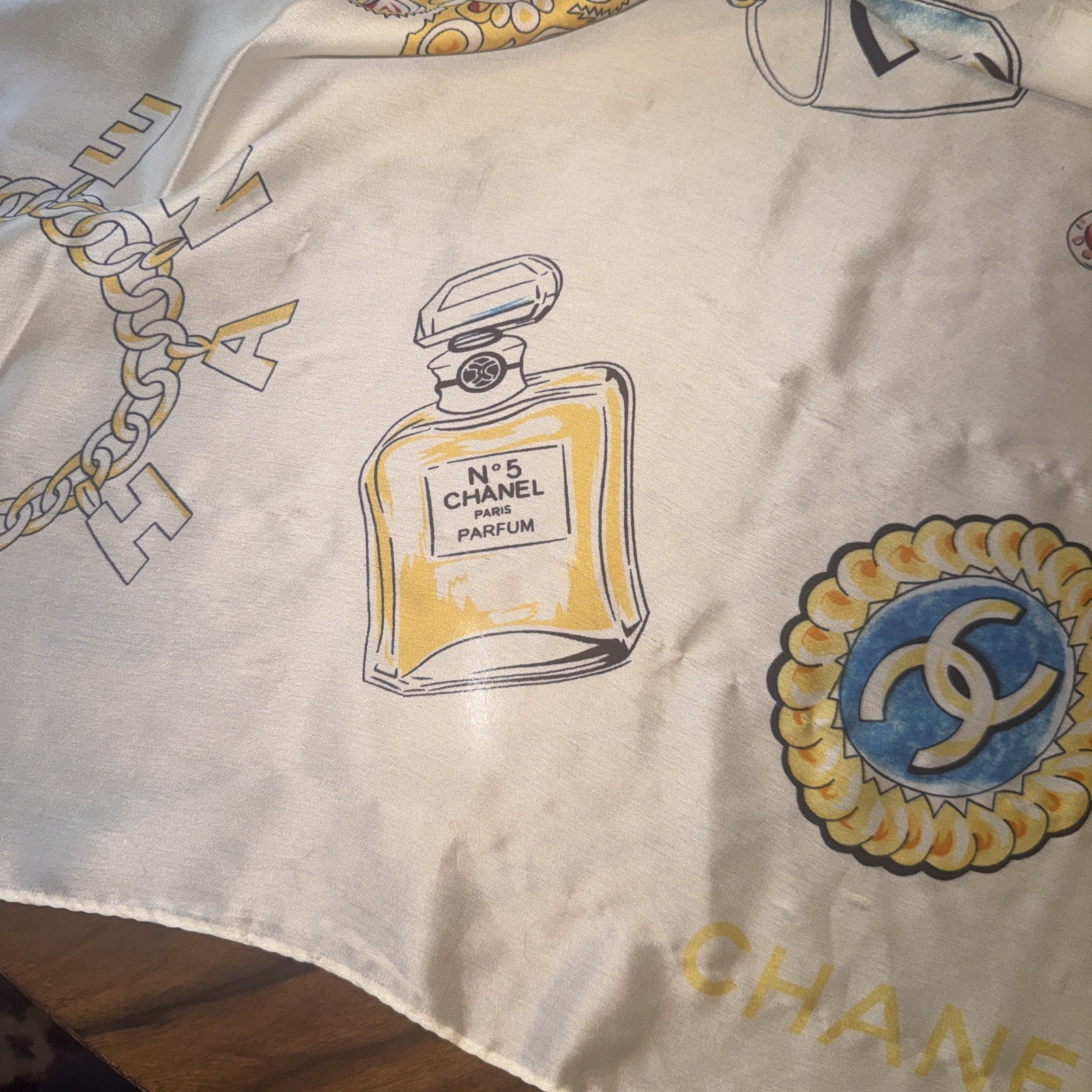 CHANEL Scarf Silk 100% Made In ITALY CC LOGO